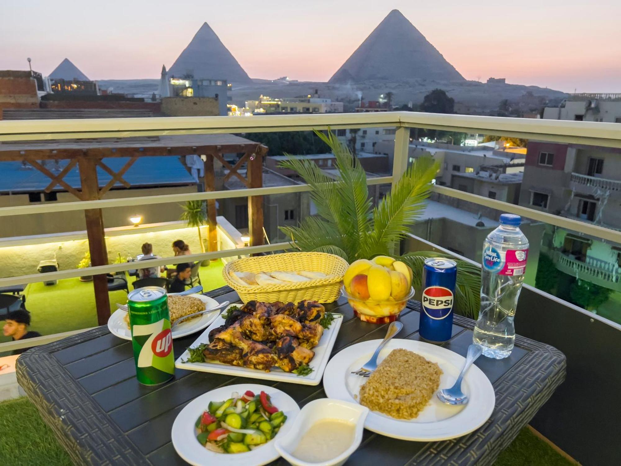 Pyramids Gate Hotel Kafret el-Gabal Esterno foto